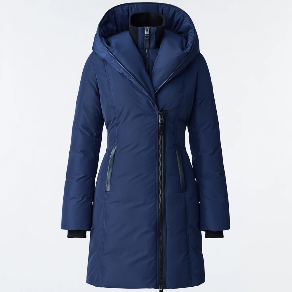 Sold‼️ Mackage kay Down Coat with Navy Signature Collar size Medium
